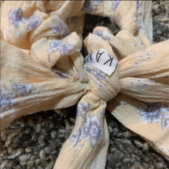 Floral scrunchie bundle - Picture 3 of 4